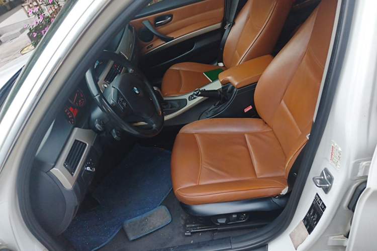 Used BMW 3 Series 2011 320i Luxury Edition Left Front Seat