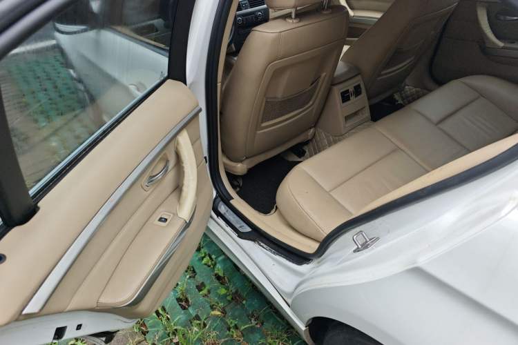 Used BMW 3 Series 2011 320i Luxury Edition Left Rear Seat