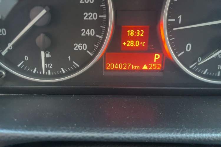 Used BMW 3 Series 2011 318i Leading Model Odometer Close Up