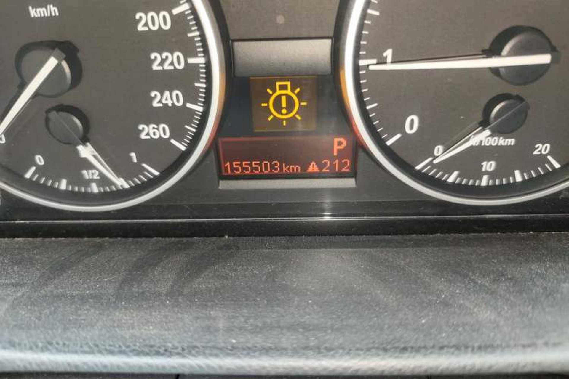 Used BMW 3 Series 2011 320i Luxury Edition Odometer Close Up