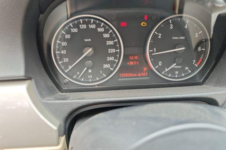 Used BMW 3 Series 2011 320i Luxury Edition Odometer Close Up