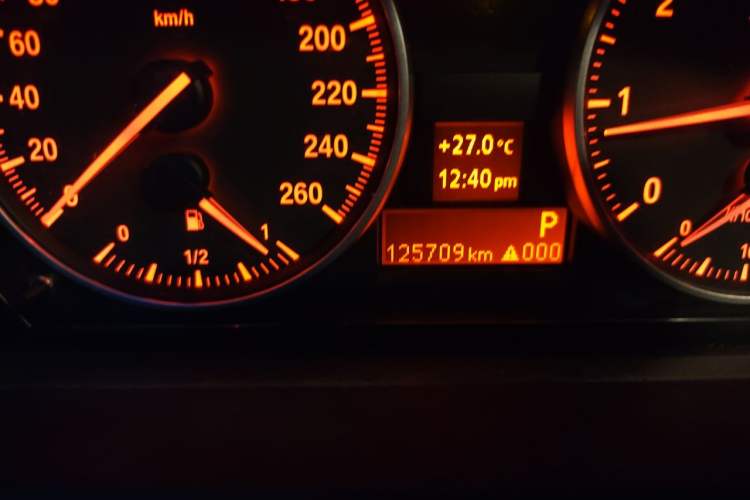 Used BMW 3 Series 2011 320i Sport Edition Odometer Close Up