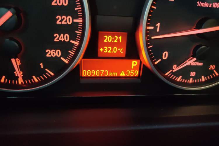 Used BMW 3 Series 2011 320i Coupe Odometer Close Up