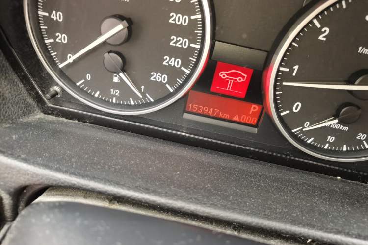 Used BMW 3 Series 2011 320i Coupe Odometer Close Up