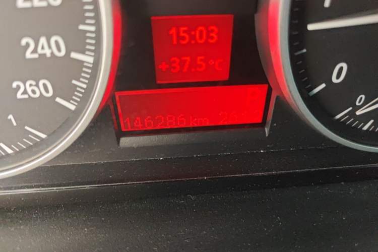 Used BMW 3 Series 2011 320i Sport Edition Odometer Close Up