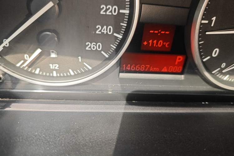Used BMW 3 Series 2011 320i Coupe Odometer Close Up