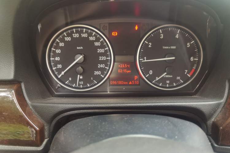 Used BMW 3 Series 2011 320i Sport Edition Odometer Close Up