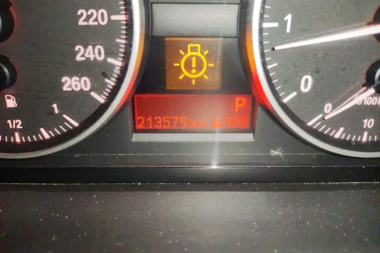 Used BMW 3 Series 2011 320i Sport Edition Odometer Close Up