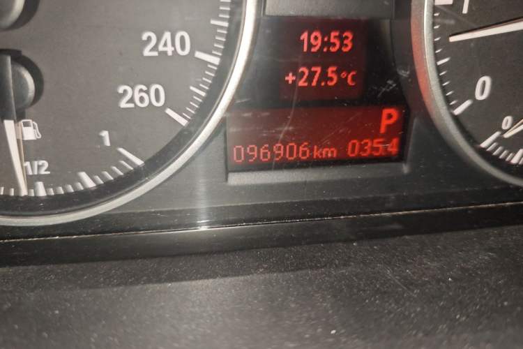 Used BMW 3 Series 2011 320i Coupe Odometer Close Up