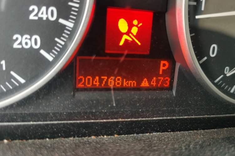 Used BMW 3 Series 2011 320i Luxury Edition Odometer Close Up