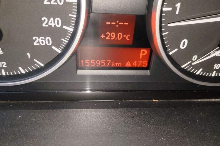 Used BMW 3 Series 2011 320i Luxury Edition Odometer Close Up