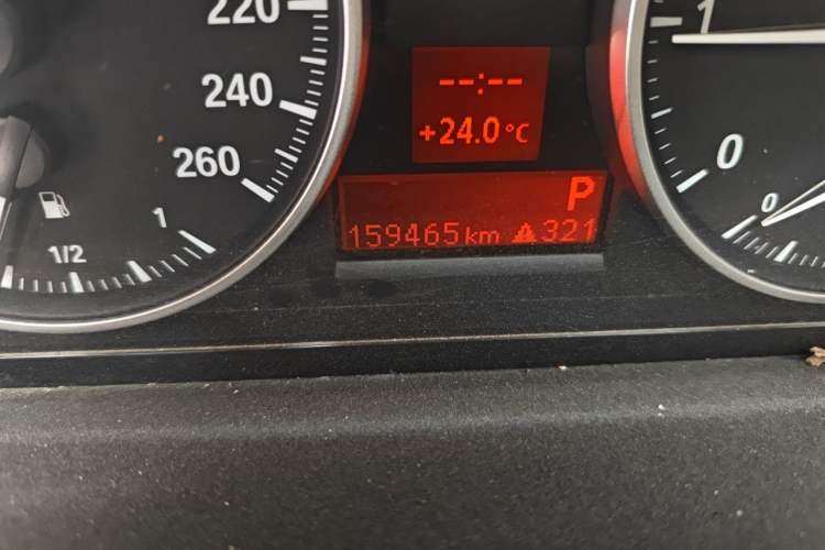 Used BMW 3 Series 2011 318i Leading Model Odometer Close Up