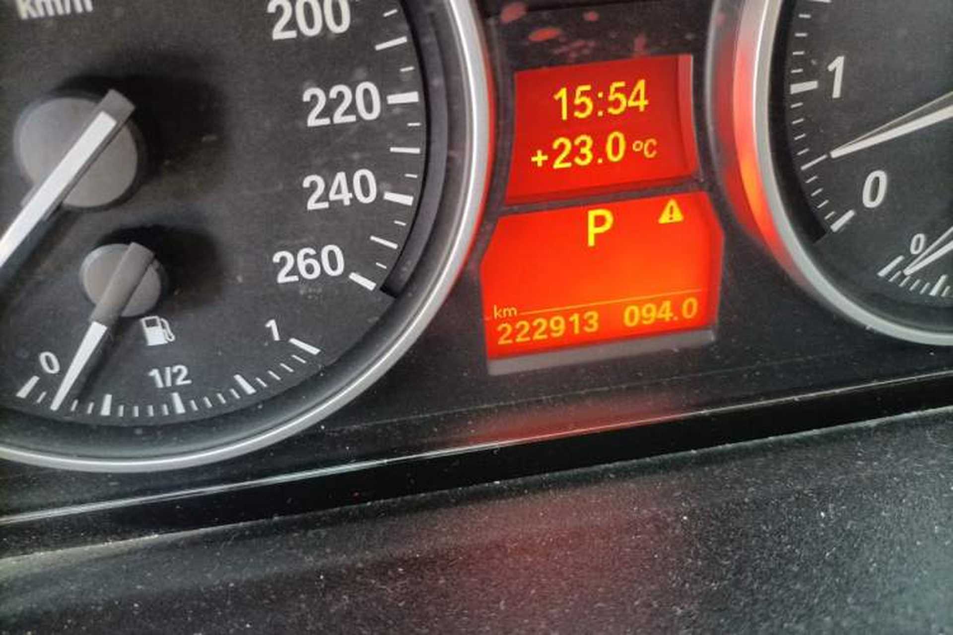 Used BMW 3 Series 2011 325i Luxury Edition Odometer Close Up