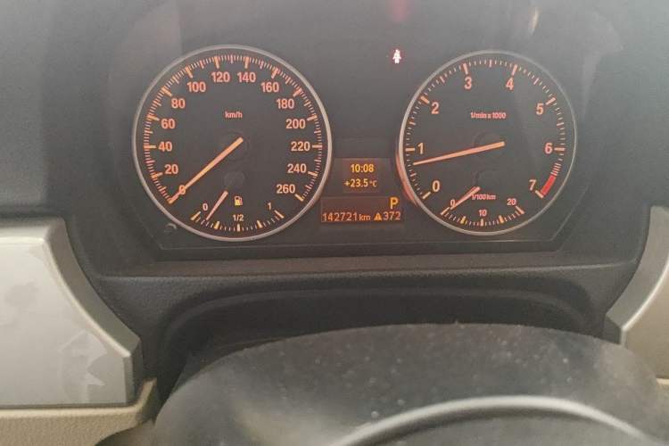 Used BMW 3 Series 2011 320i Luxury Edition Odometer Close Up