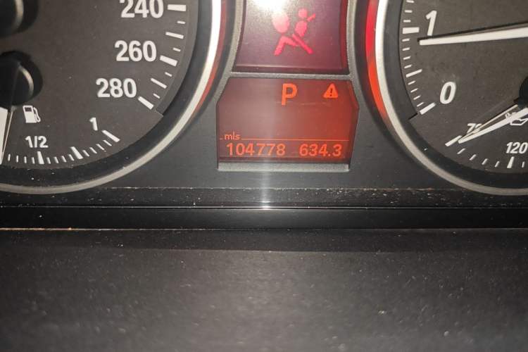 Used BMW 3 Series 2011 325i Convertible Coupe Odometer Close Up