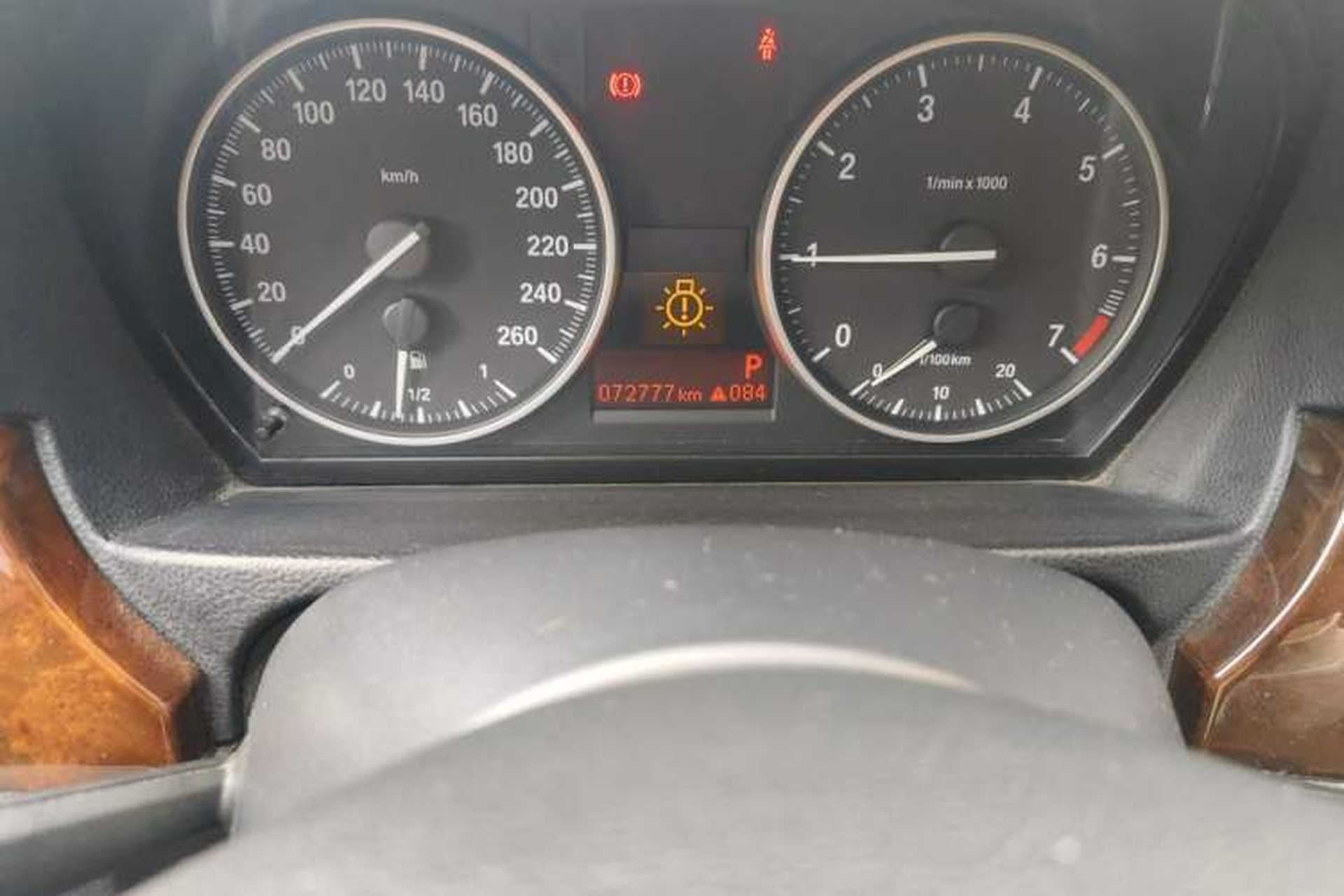 Used BMW 3 Series 2011 320i Sport Edition Odometer Close Up