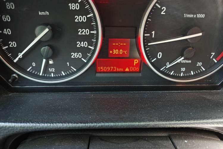 Used BMW 3 Series 2011 320i Luxury Edition Odometer Close Up