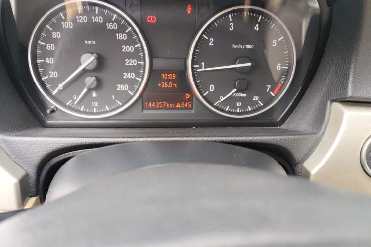 Used BMW 3 Series 2011 320i Luxury Edition Odometer Close Up