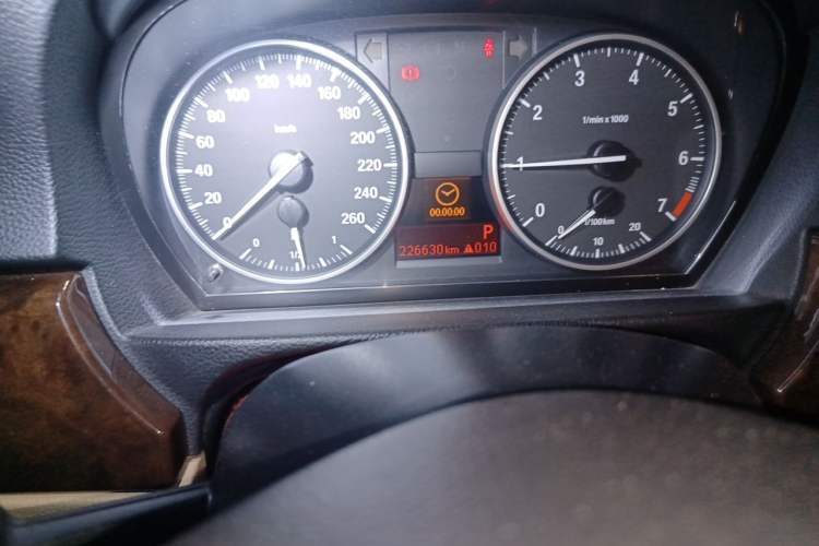 Used BMW 3 Series 2011 320i Sport Edition Odometer Close Up
