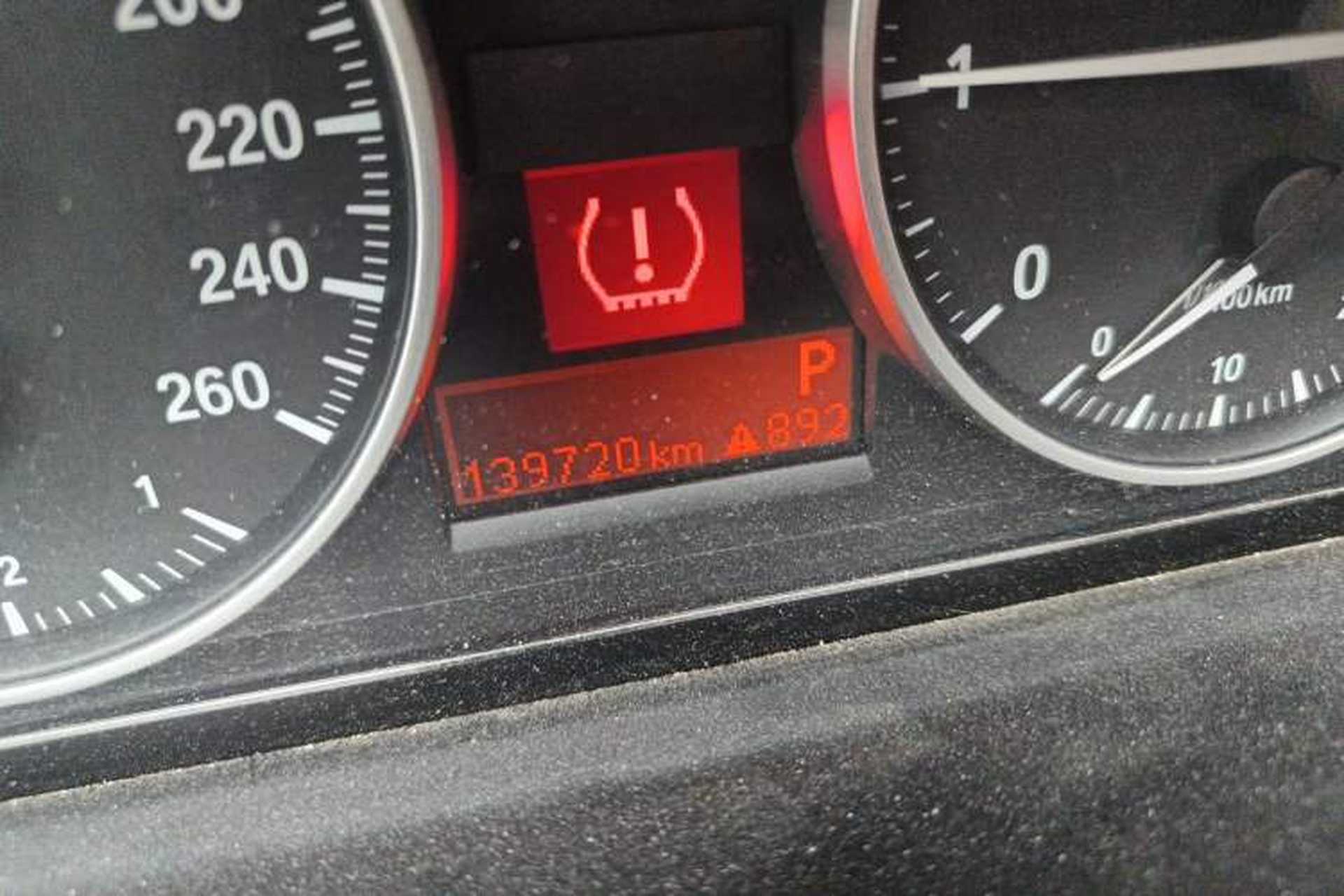 Used BMW 3 Series 2011 320i Luxury Edition Odometer Close Up