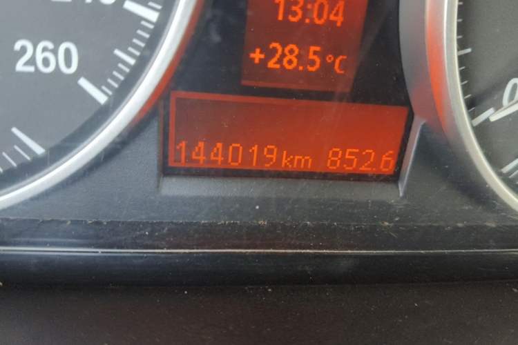 Used BMW 3 Series 2011 320i Coupe Odometer Close Up
