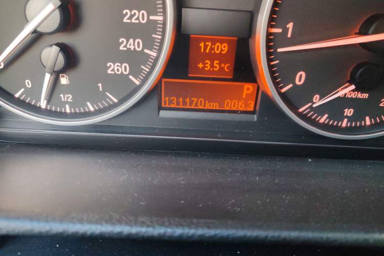 Used BMW 3 Series 2011 318i Leading Model Odometer Close Up