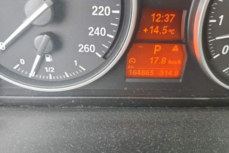 Used BMW 3 Series 2011 325i Sport Edition Odometer Close Up