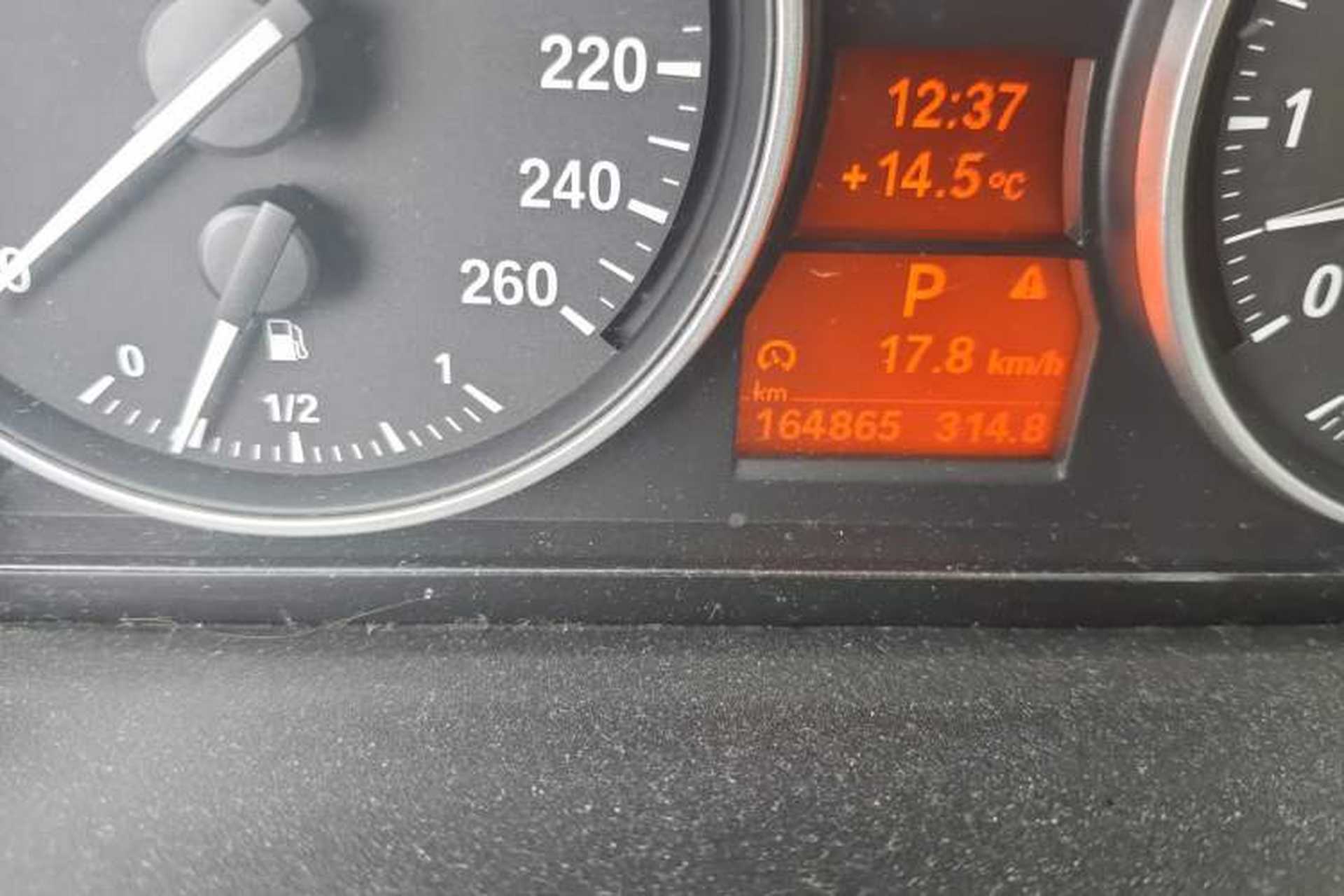 Used BMW 3 Series 2011 325i Sport Edition Odometer Close Up
