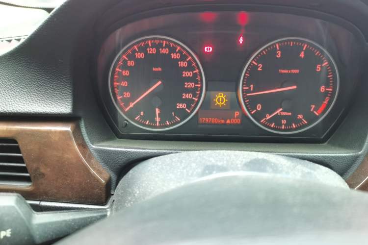 Used BMW 3 Series 2011 320i Sport Edition Odometer Close Up