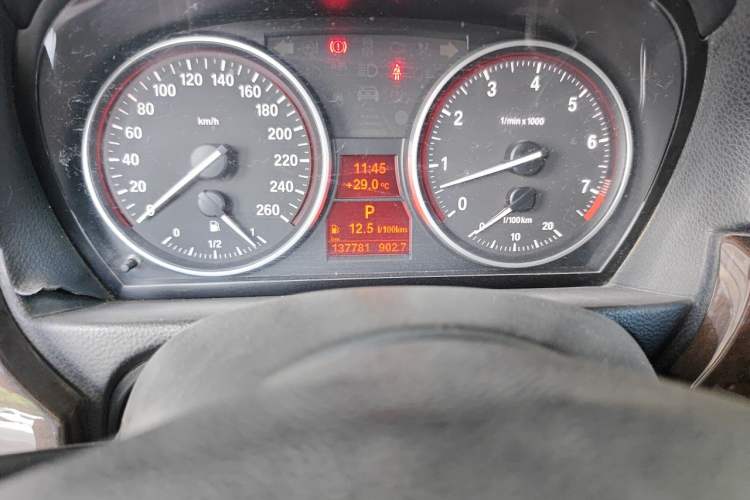 Used BMW 3 Series 2011 325i Sport Edition Odometer Close Up