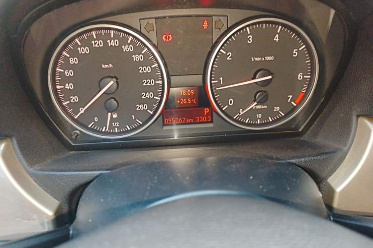Used BMW 3 Series 2011 320i Luxury Edition Odometer Close Up