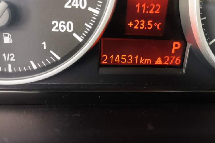 Used BMW 3 Series 2011 320i Luxury Edition Odometer Close Up