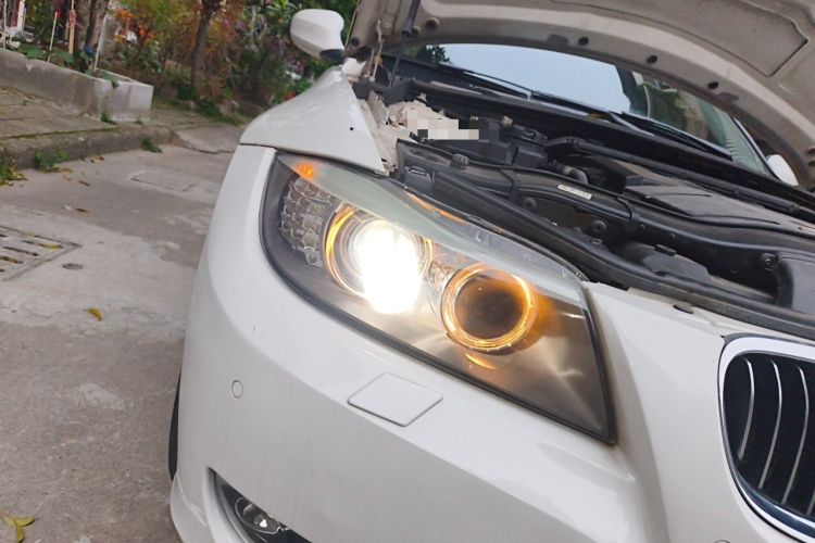 Used BMW 3 Series 2011 320i Luxury Edition Right Front Headlight