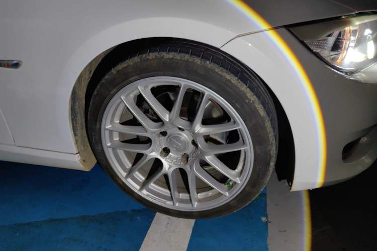 Used BMW 3 Series 2011 325i Convertible Coupe Right Front Wheel Hub