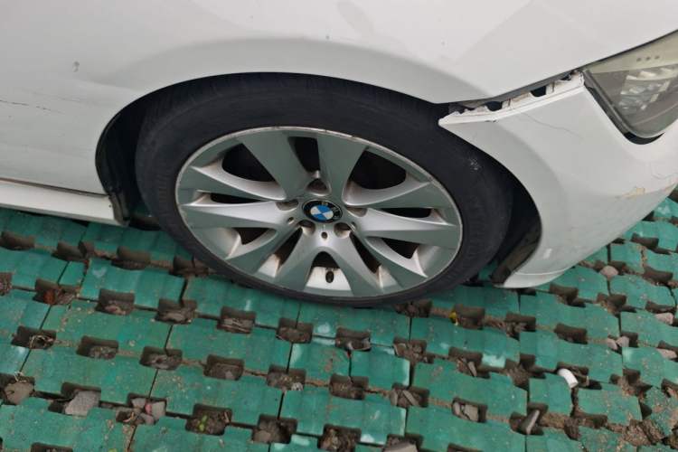 Used BMW 3 Series 2011 320i Luxury Edition Right Front Wheel Hub