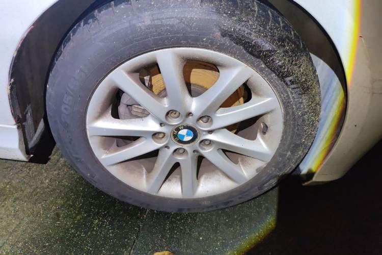 Used BMW 3 Series 2011 320i Sport Edition Right Front Wheel Hub