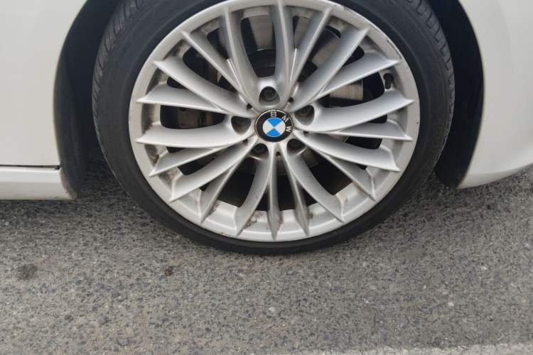 Used BMW 3 Series 2011 335i Convertible Coupe Right Front Wheel Hub