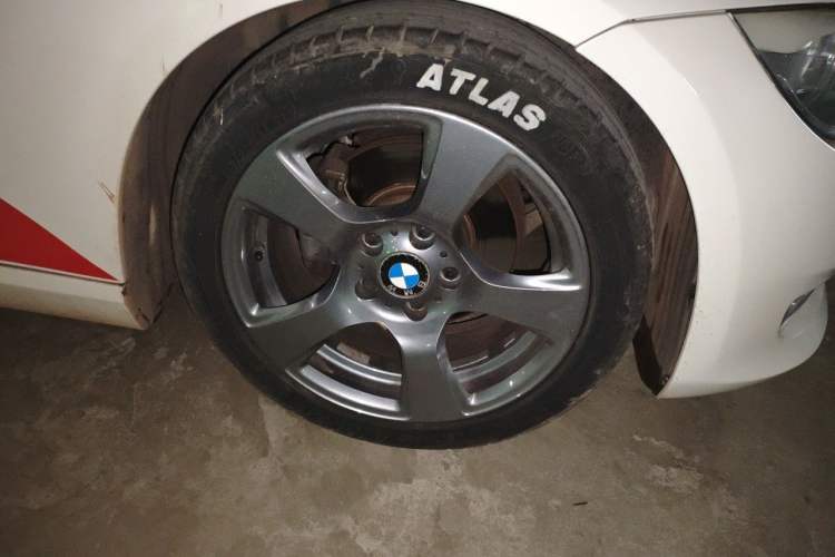 Used BMW 3 Series 2011 320i Convertible Coupe Right Front Wheel Hub
