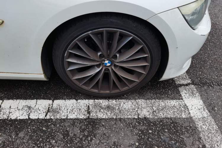Used BMW 3 Series 2011 320i Coupe Right Front Wheel Hub
