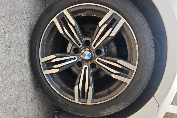 Used BMW 3 Series 2011 320i Coupe Right Front Wheel Hub