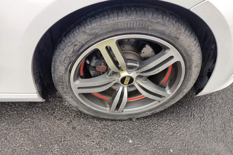 Used BMW 3 Series 2011 320i Convertible Coupe Right Front Wheel Hub