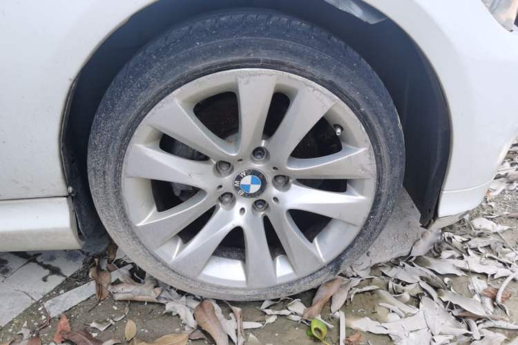 Used BMW 3 Series 2011 320i Luxury Edition Right Front Wheel Hub