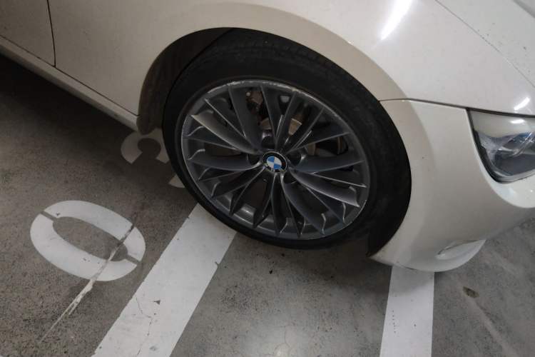 Used BMW 3 Series 2011 320i Coupe Right Front Wheel Hub