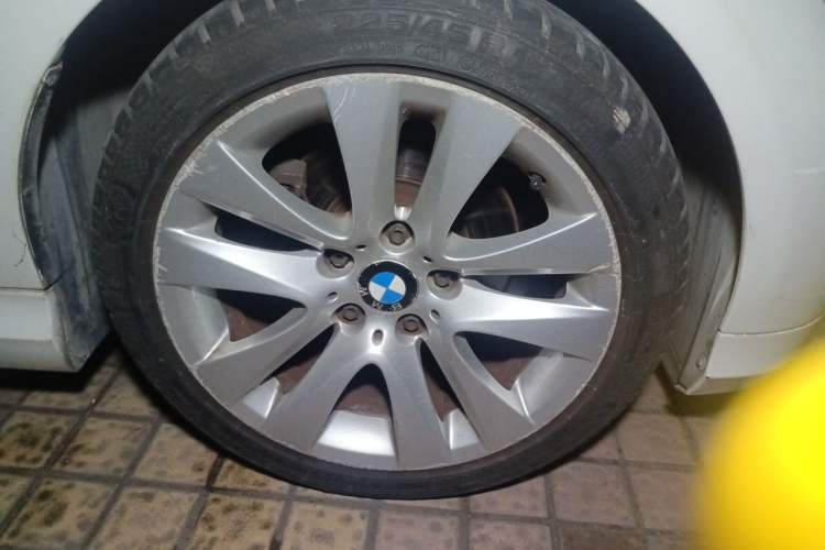 Used BMW 3 Series 2011 320i Luxury Edition Right Front Wheel Hub
