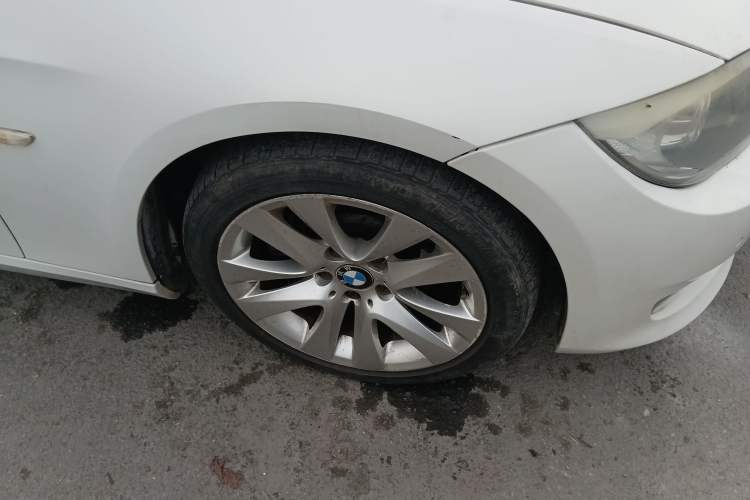 Used BMW 3 Series 2011 330i two-door coupe Right Front Wheel Hub