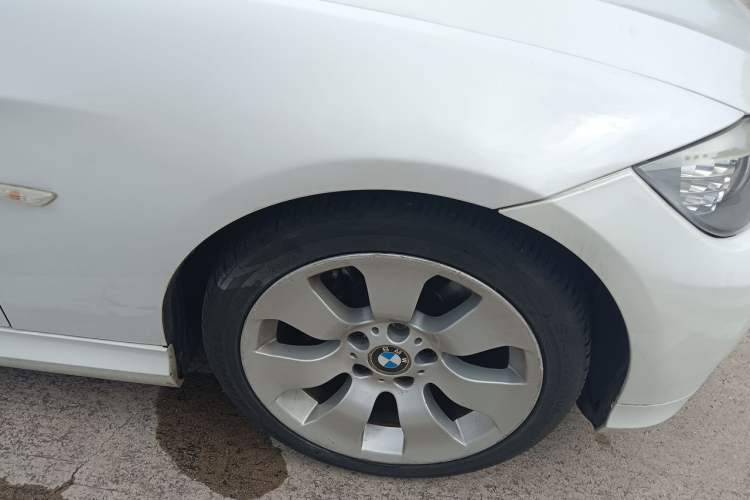 Used BMW 3 Series 2011 320i Sport Edition Right Front Wheel Hub