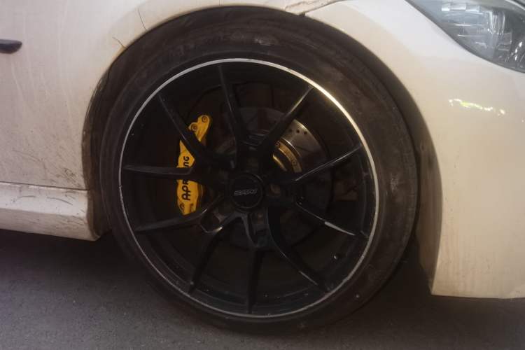 Used BMW 3 Series 2011 320i Sport Edition Right Front Wheel Hub