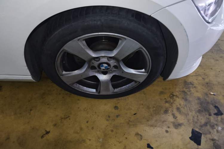 Used BMW 3 Series 2011 320i Convertible Coupe Right Front Wheel Hub