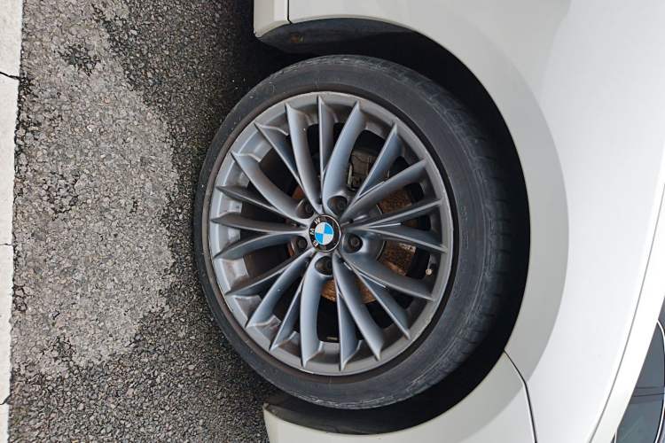 Used BMW 3 Series 2011 320i Coupe Right Front Wheel Hub