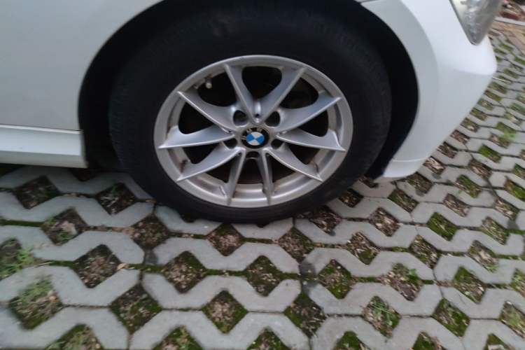 Used BMW 3 Series  Right Front Wheel Hub